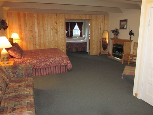 Mead Bear Creek Lodge מראה חיצוני תמונה